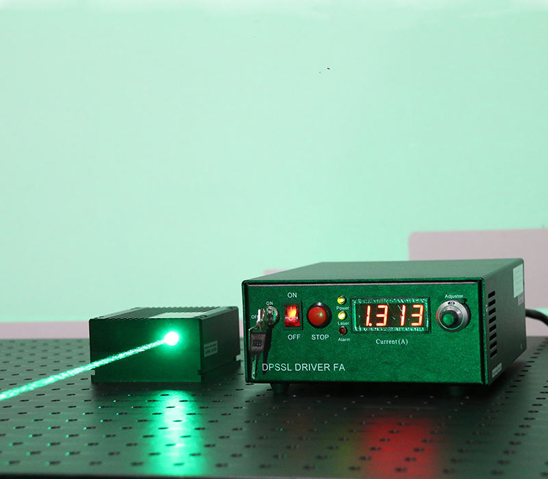 高精度 530nm±0.5nm 1800mW 半導体レーザー 緑色レーザービーム